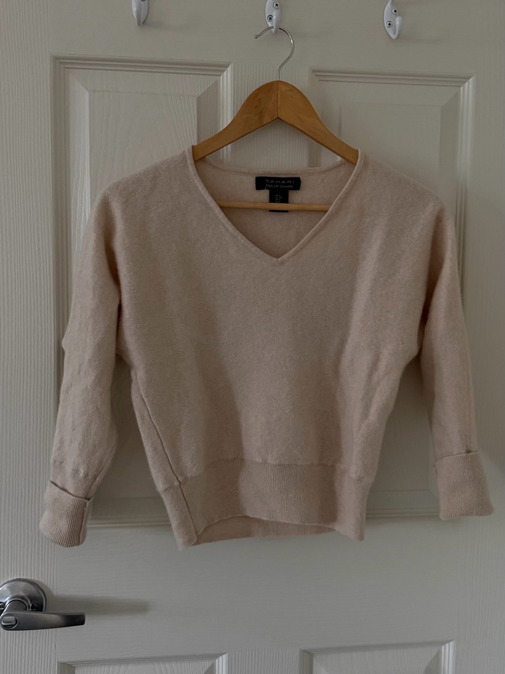 Tahari Beige V-Neck Women's Cashmere Sweater